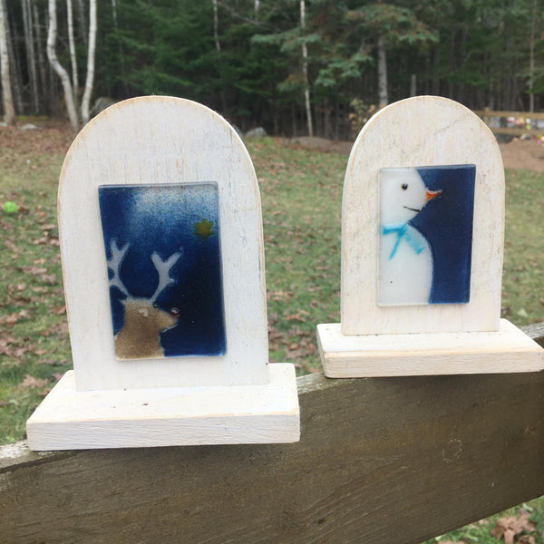 Load image into Gallery viewer, fused glass christmas reindeer on wood
