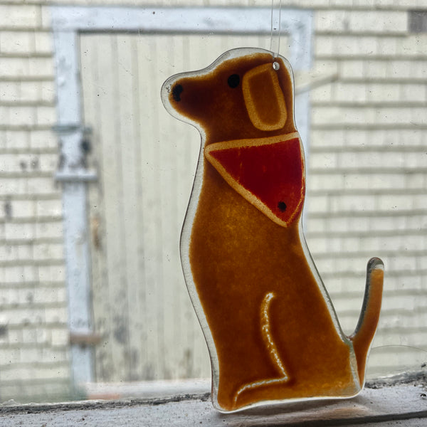 Charger l'image dans la galerie, Ornement de chien en verre à suspendre
