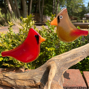 Ornement d'oiseau perché cardinal du Nord