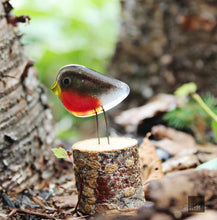 Load image into Gallery viewer, Endearing glass robin in the woods
