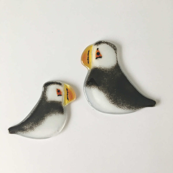 Charger l&#39;image dans la galerie, Black and White Glass Puffin chick and adult bird
